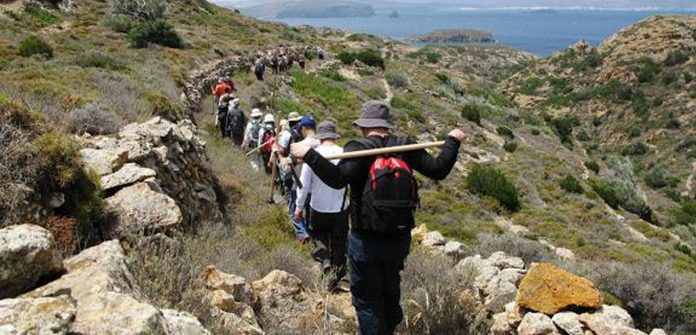 Τα μονοπάτια της Κιμώλου κι εμείς.