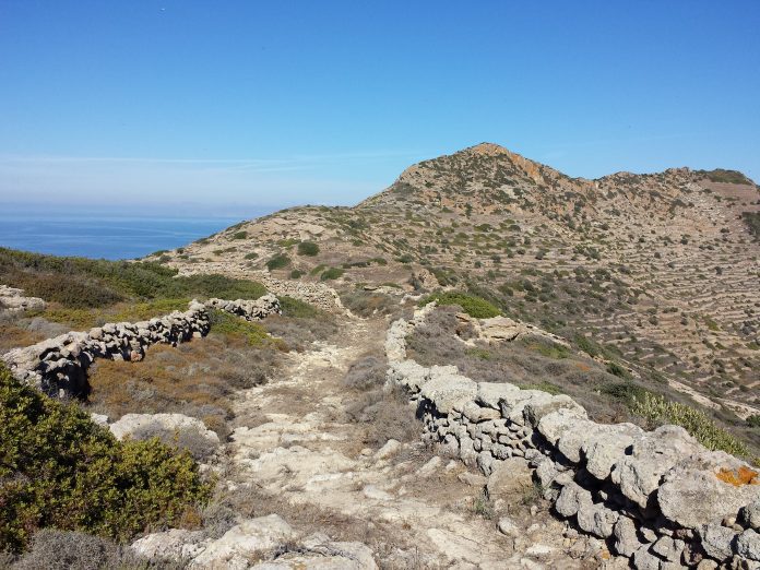 Τα μονοπάτια της Κιμώλου κι εμείς