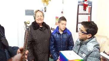 Χριστουγεννιάτικα κάλαντα στο σπίτι του εκλιπόντος αλλά αείμνηστου πατέρα Δημήτριου Ράμφου (25-12-15)