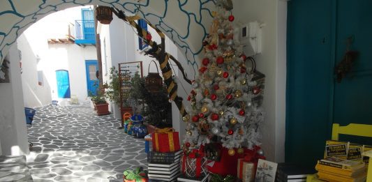 Δωρεά εγκυκοπαίδεια Πάπυρος Λαρούς Μπριτάννικα (61 τόμων) απο το Πανεπστημίο Αιγαίου στη Σύρο