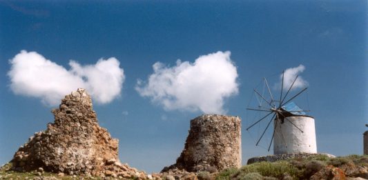 Εθελοντισμός συντήρησης για τους μύλους του Ξαπλοβουνιού