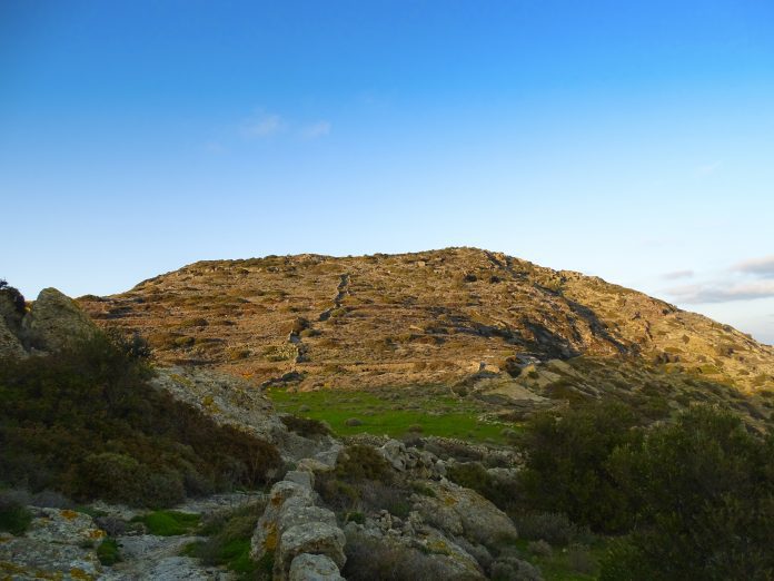 Τα μονοπάτια της Κιμώλου και εμείς!!!!!