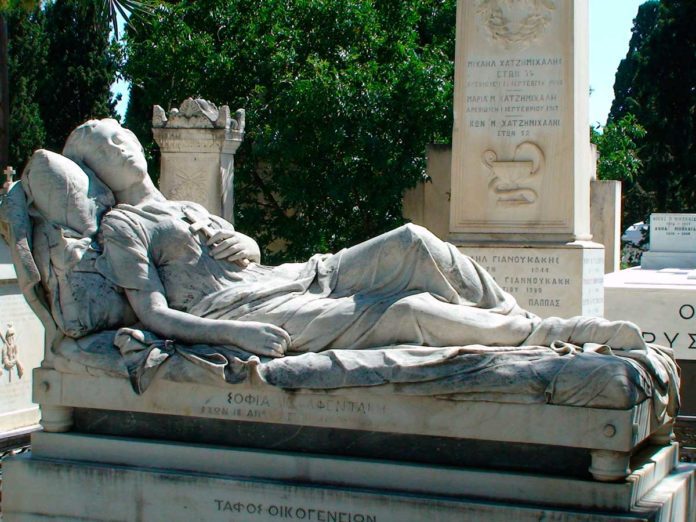 Η ΩΡΑΙΑ ΚΟΙΜΩΜΕΝΗ
