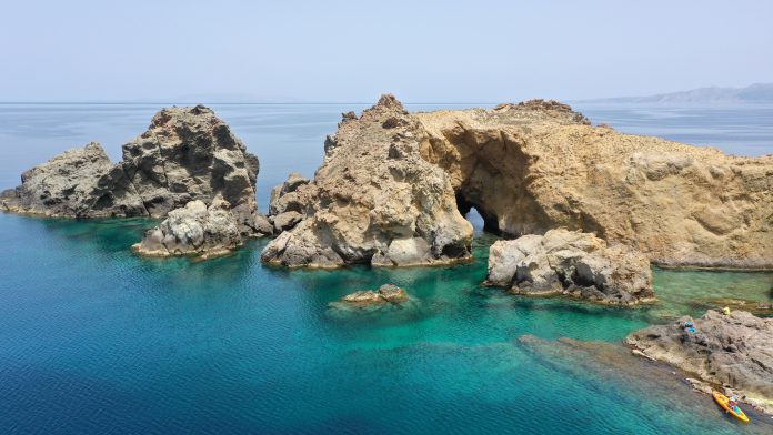 ΠΕΖΟΠΟΡΙΚΟ ΔΙΗΜΕΡΟ ΣΕ ΚΙΜΩΛΟ & ΠΟΛΥΑΙΓΟ