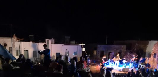 Folk Music Concert at Kastro (25/7)