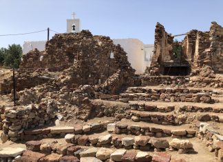 Ο Cine Καλησπερίτης παρουσιάζει την ταινία, «ΡΕΜΠΕΤΙΚΟ» του Κώστα Φέρρη, στο Μεσαιωνικό Κάστρο Κιμώλου την Τρίτη 9/9/25 , στις 21:00 μ.μ.