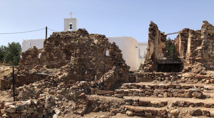 Ο Cine Καλησπερίτης παρουσιάζει την ταινία, «ΡΕΜΠΕΤΙΚΟ» του Κώστα Φέρρη, στο Μεσαιωνικό Κάστρο Κιμώλου την Τρίτη 9/9/25 , στις 21:00 μ.μ.